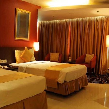 Horison Balairung Jakarta Exterior foto