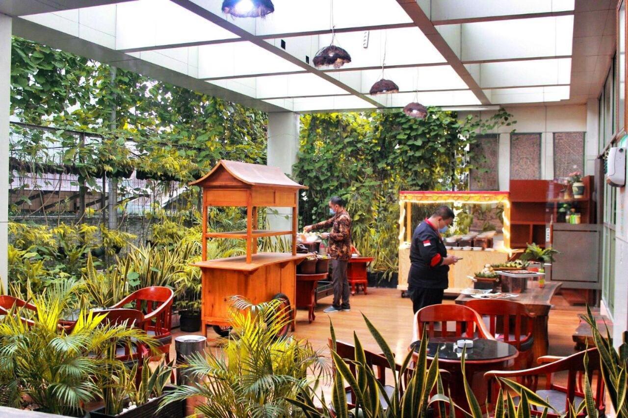 Horison Balairung Jakarta Exterior foto