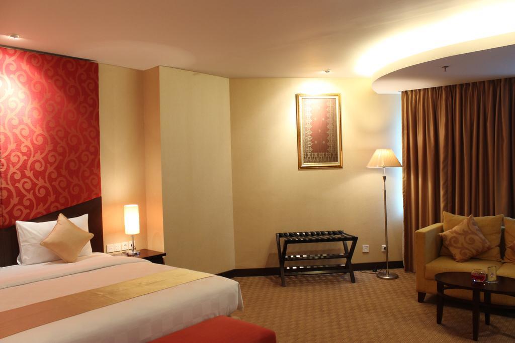 Horison Balairung Jakarta Exterior foto