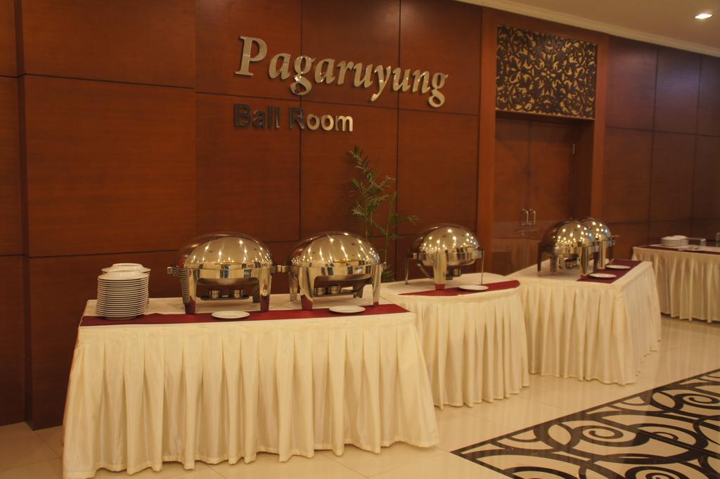 Horison Balairung Jakarta Exterior foto