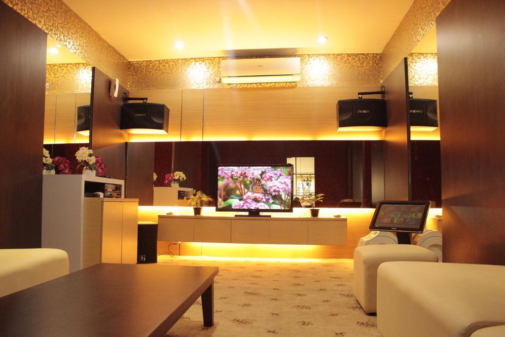 Horison Balairung Jakarta Exterior foto