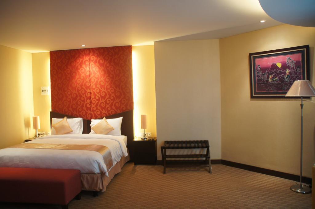 Horison Balairung Jakarta Exterior foto