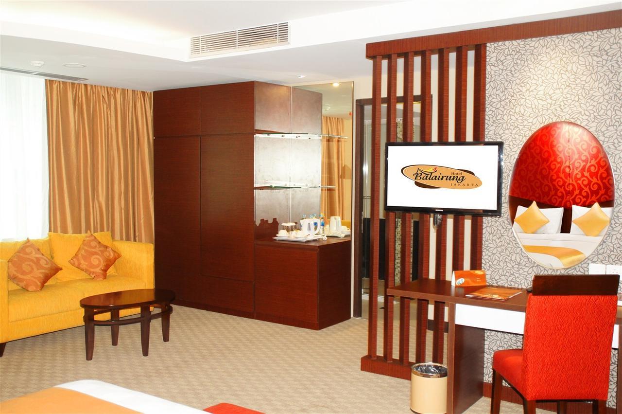 Horison Balairung Jakarta Exterior foto