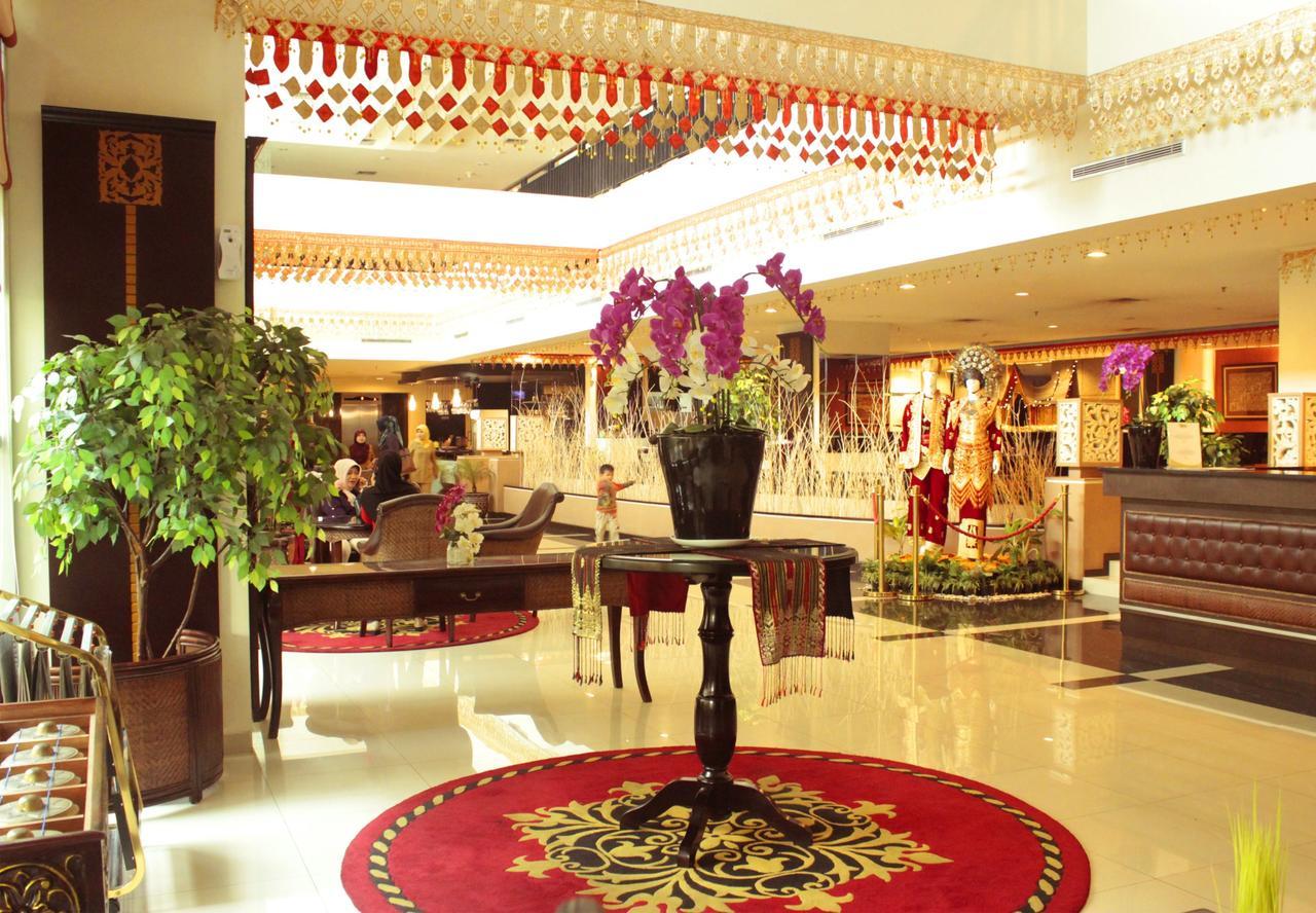 Horison Balairung Jakarta Exterior foto