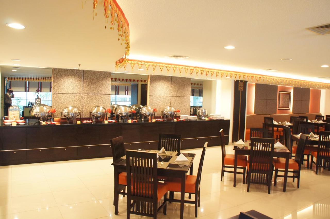 Horison Balairung Jakarta Exterior foto
